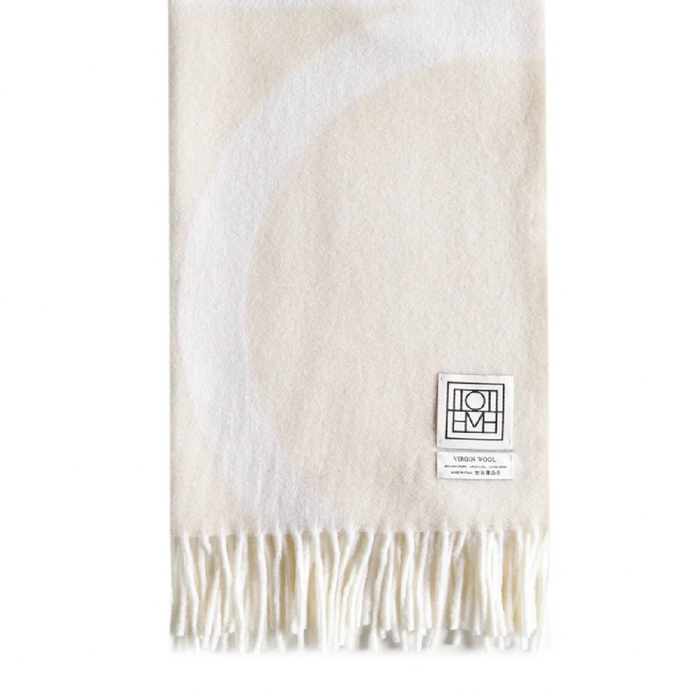 Totême
Monogram-Intarsia Fringed-Edge Scarf